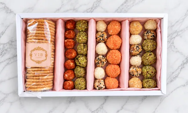 Cream cheese balls with toppings